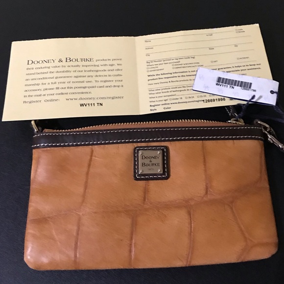 💕SOLD💕Dooney & Bourke Wristlet - Picture 5 of 8